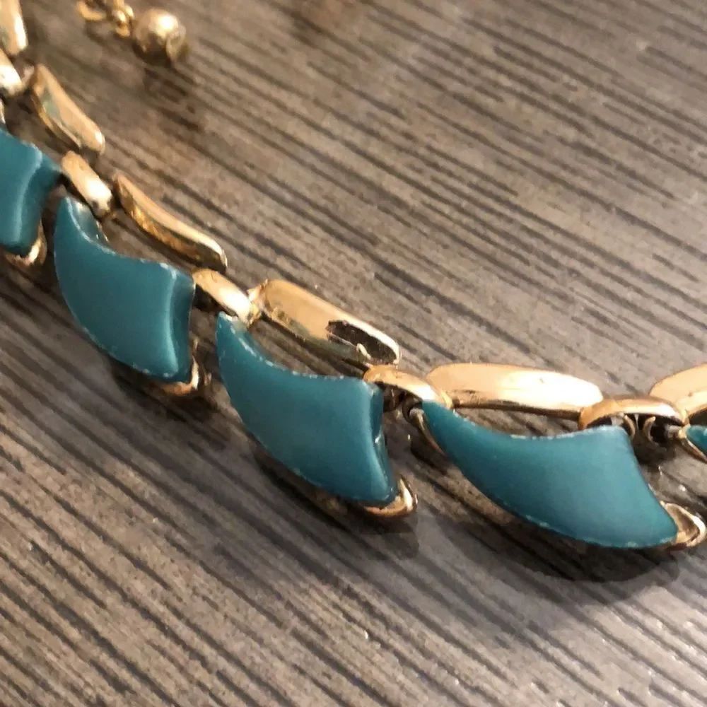 Vintage Mid Century Green Thermoset Plastic Necklace - Picture 4 of 16